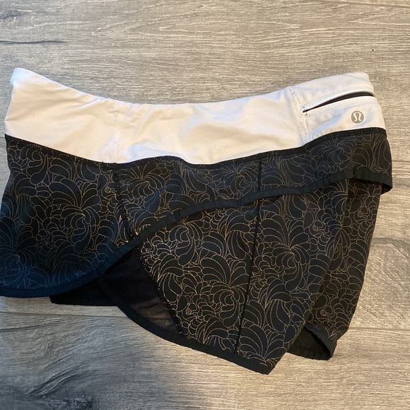 Lululemon Track That Shorts - Picture 4 of 5